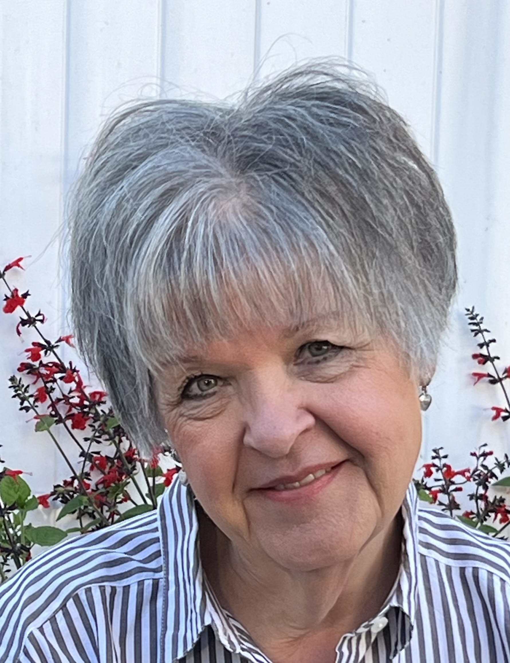 LMH headshot (2) Linda Metchikoff-Hooker Headshot